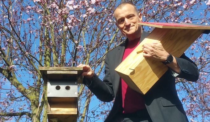 Brell mit digitalem Nistkasten